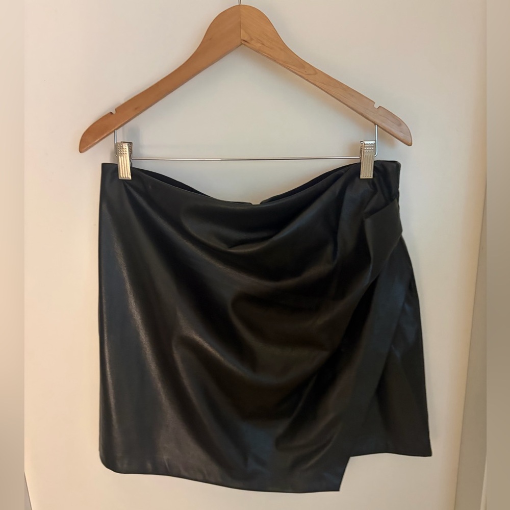 Wilfred Aritzia  Black Women's mini Skirt